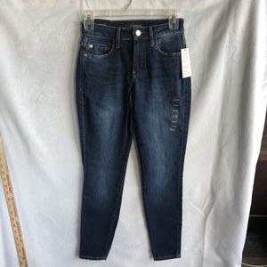 NWT Guess Mid-Rise Sexy Curve Blue Jeans"Cumberland" Med Wash MSRP $98, Size 26
